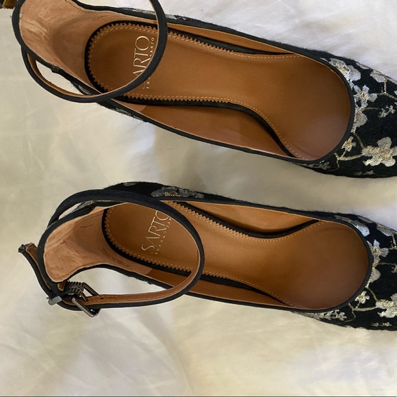 Franco Sarto Tapestry ankle strap pumps.  Size 8, 3.5”heels. Perfect condition - Picture 4 of 10